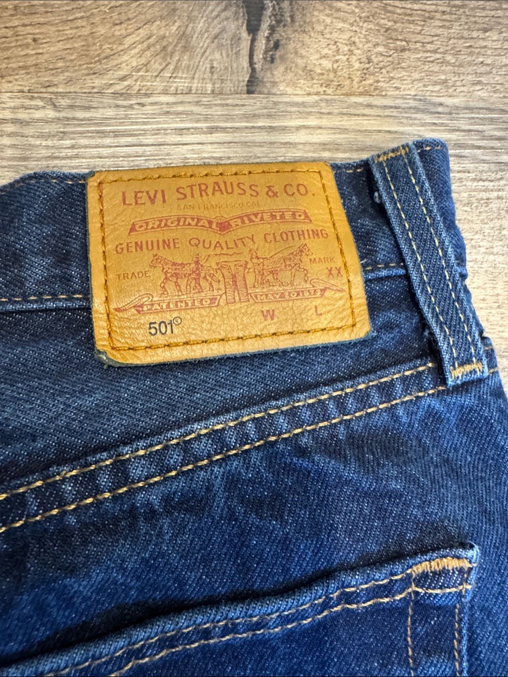 Womans Levi jeans - Picture 2 of 4